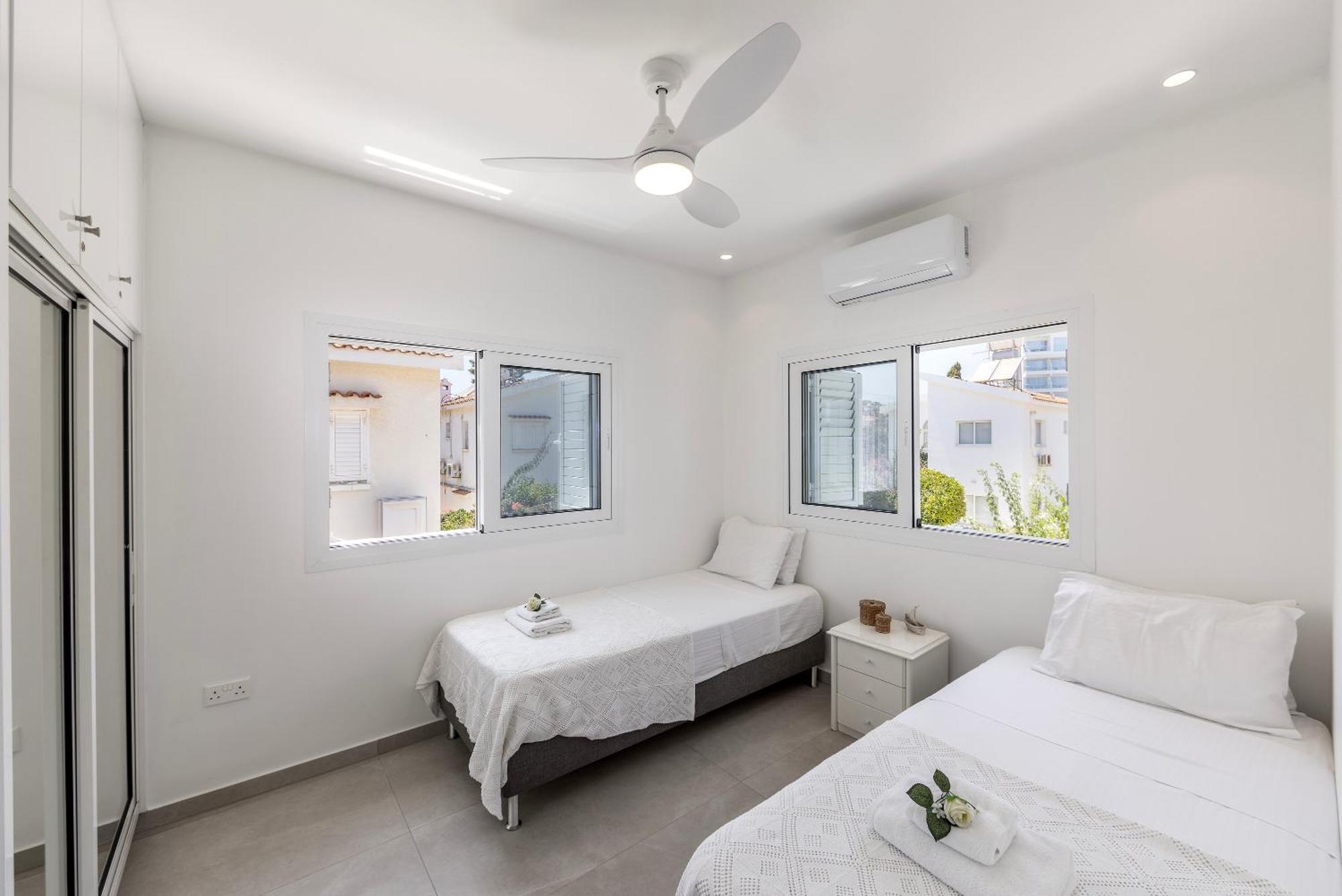 Protaras Nisia Seaside Villa ภายนอก รูปภาพ